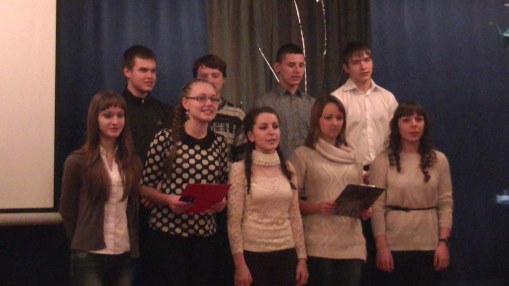 Обучающиеся 11 класса исполняют песню о Кузбассе